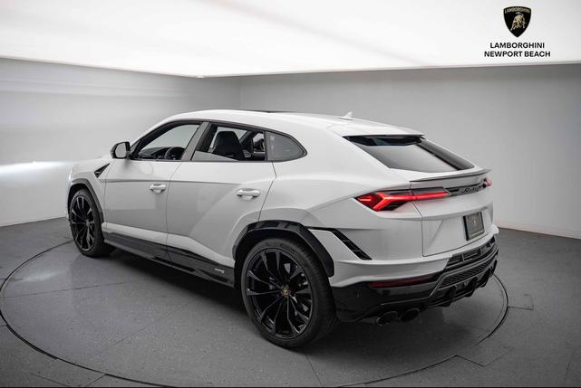 Photo of 2024 BIANCO ICARUS Lamborghini Urus