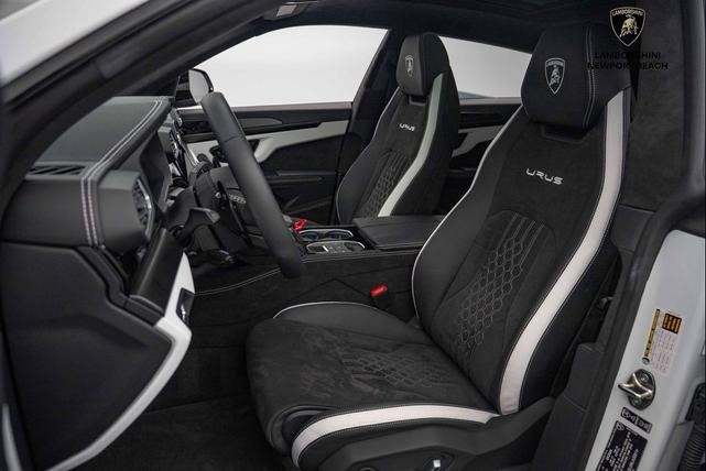 Photo of 2024 BIANCO ICARUS Lamborghini Urus