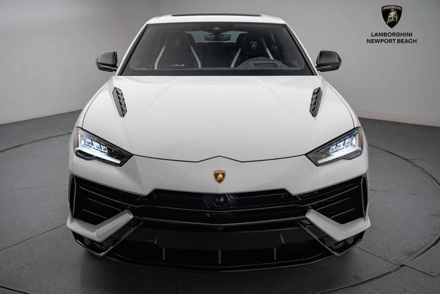 Photo of 2024 BIANCO ICARUS Lamborghini Urus