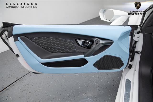 Photo of 2022 WHITE Lamborghini Huracan EVO