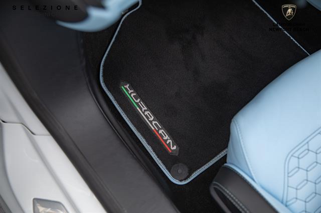 Photo of 2022 WHITE Lamborghini Huracan EVO