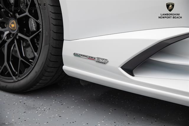 Photo of 2022 WHITE Lamborghini Huracan EVO