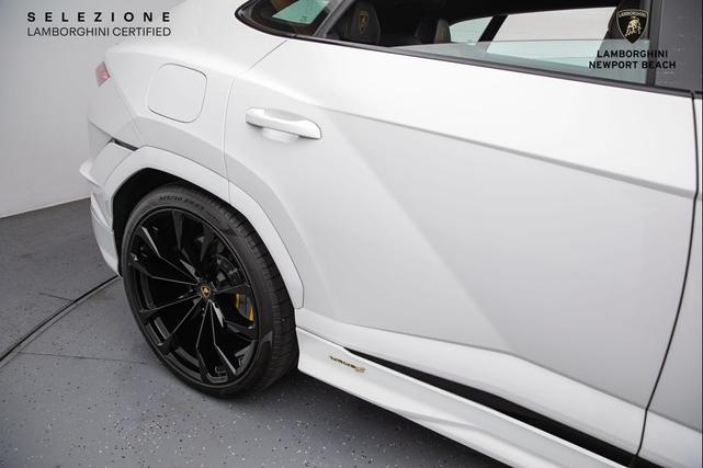 Photo of 2023 Bianco Monocerus Lamborghini Urus