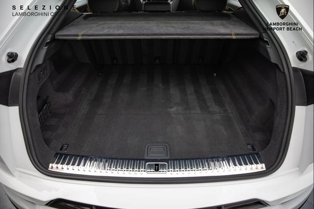 Photo of 2023 Bianco Monocerus Lamborghini Urus