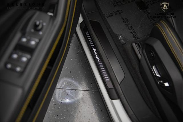 Photo of 2023 Bianco Monocerus Lamborghini Urus