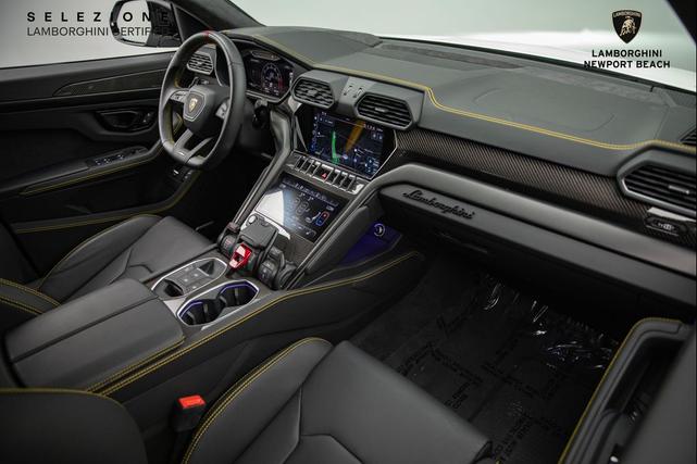 Photo of 2023 Bianco Monocerus Lamborghini Urus