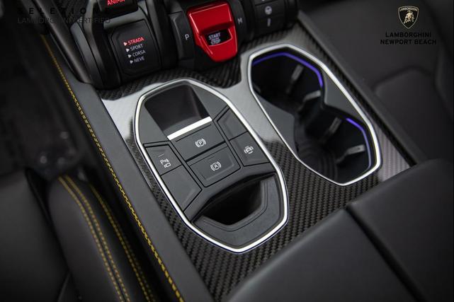 Photo of 2023 Bianco Monocerus Lamborghini Urus