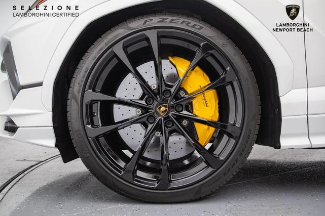 Photo of 2023 Bianco Monocerus Lamborghini Urus