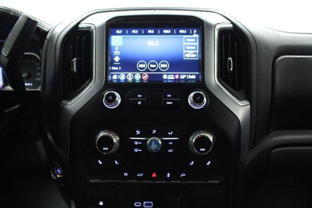 Photo of 2021 White GMC Sierra 1500