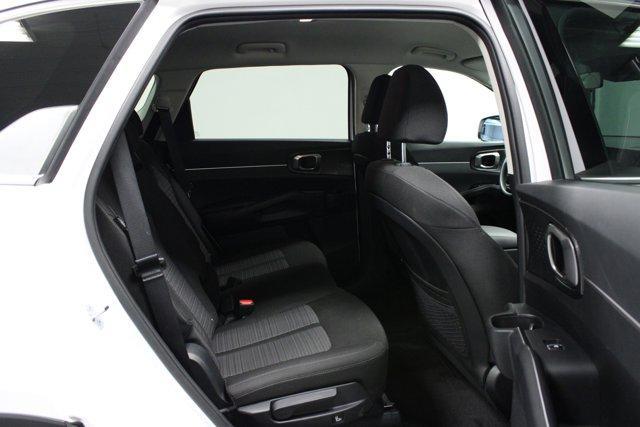Photo of 2025 Glacial White Pearl Kia Sorento