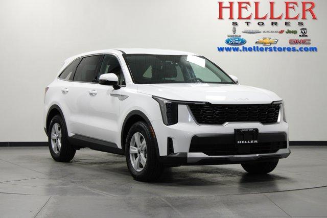 Photo of 2025 Glacial White Pearl Kia Sorento