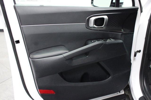 Photo of 2025 Glacial White Pearl Kia Sorento