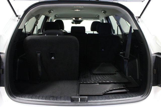 Photo of 2025 Glacial White Pearl Kia Sorento