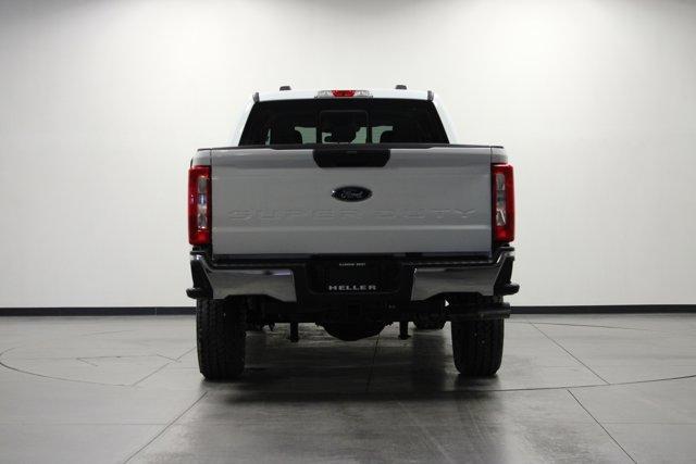 Photo of 2025 Oxford White Ford F-250