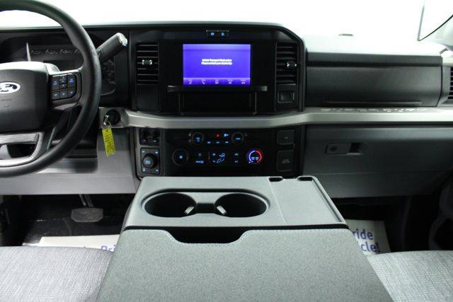 Photo of 2025 Oxford White Ford F-250