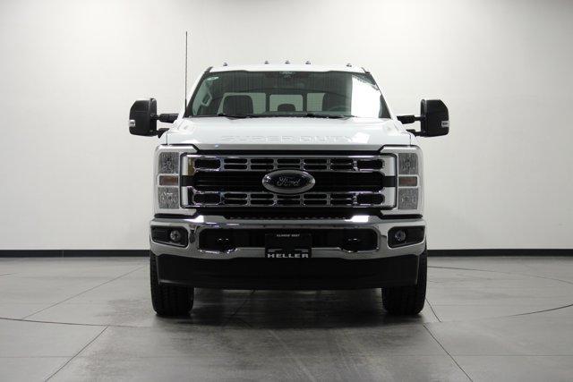 Photo of 2025 Oxford White Ford F-250