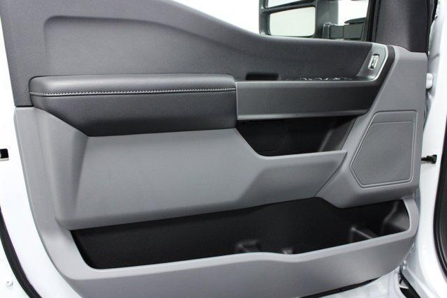 Photo of 2025 Oxford White Ford F-250