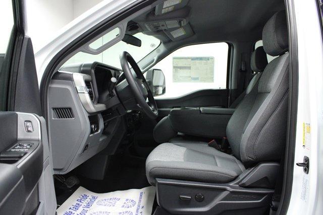 Photo of 2025 Oxford White Ford F-250