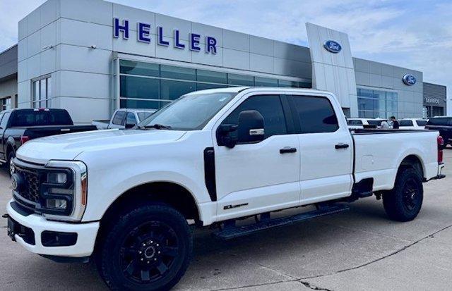Photo of 2023 Oxford White Ford F-350