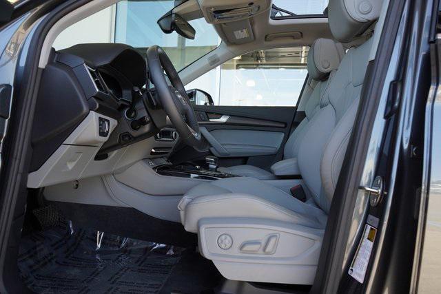 Photo of 2024 Daytona Gray Pearl Effect Audi Q5