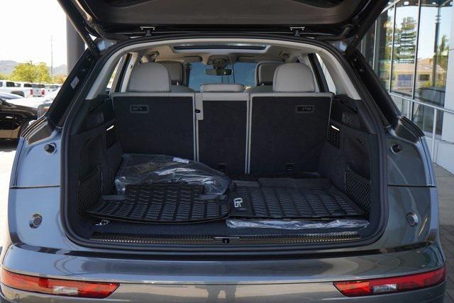 Photo of 2024 Daytona Gray Pearl Effect Audi Q5