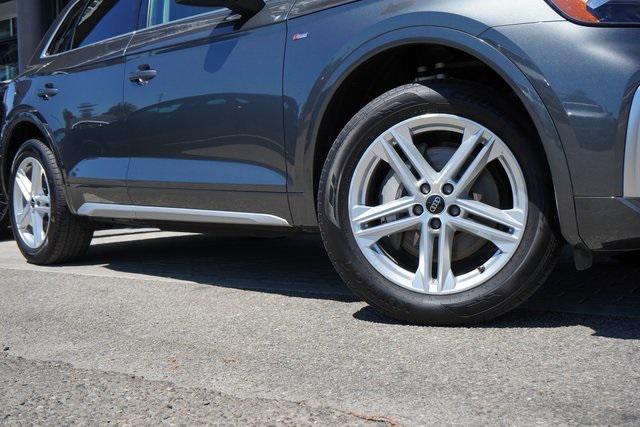 Photo of 2024 Daytona Gray Pearl Effect Audi Q5