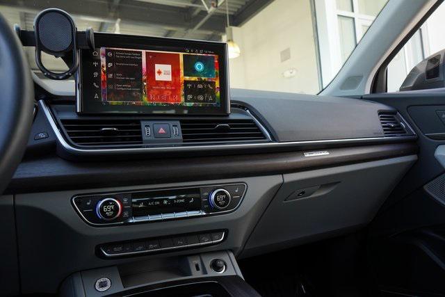 Photo of 2024 Daytona Gray Pearl Effect Audi Q5