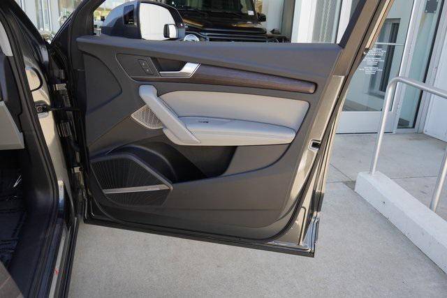Photo of 2024 Daytona Gray Pearl Effect Audi Q5