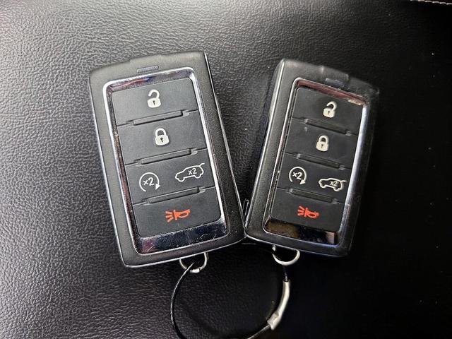 Photo of 2021 White Jeep Grand Cherokee L
