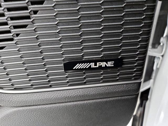 Photo of 2021 White Jeep Grand Cherokee L