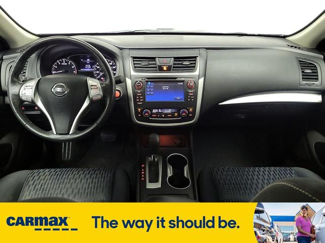 Photo of 2016 Gray Nissan Altima