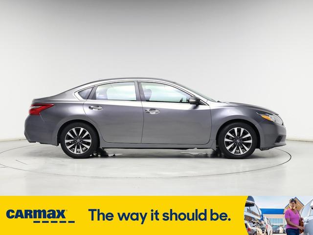 Photo of 2016 Gray Nissan Altima