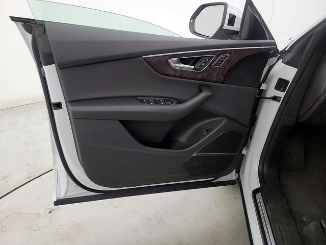 Photo of 2019 White Audi Q8