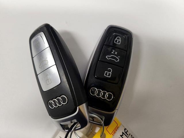 Photo of 2019 White Audi Q8