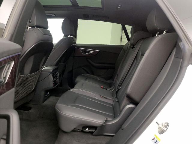 Photo of 2019 White Audi Q8