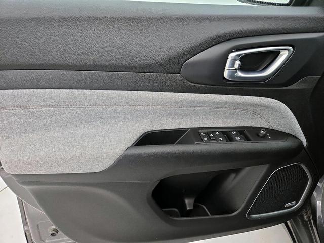 Photo of 2022 Gray Jeep Compass