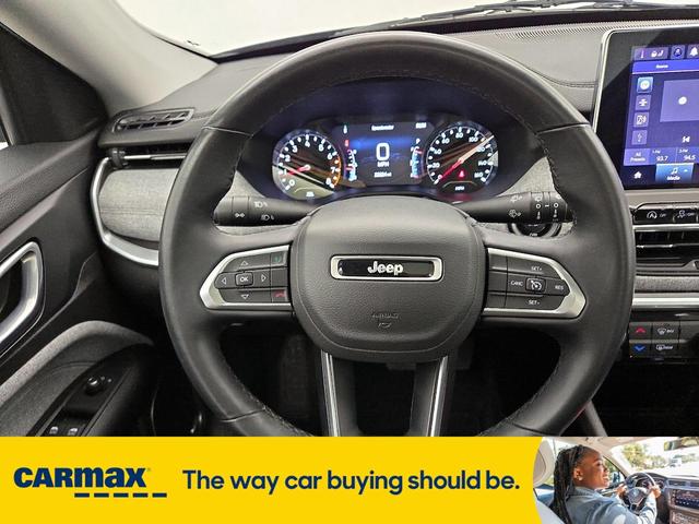 Photo of 2022 Gray Jeep Compass
