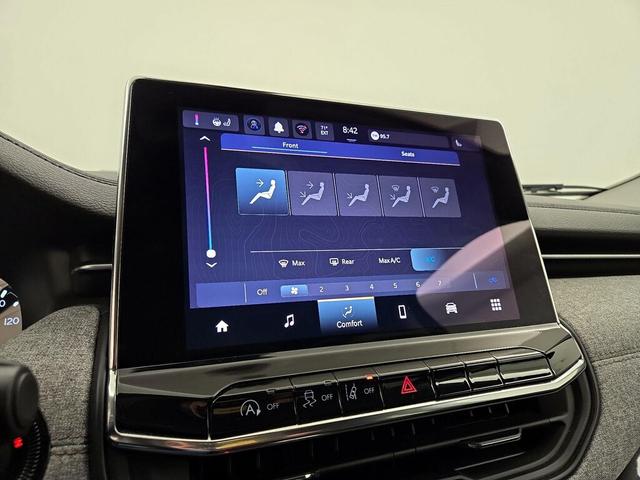 Photo of 2022 Gray Jeep Compass