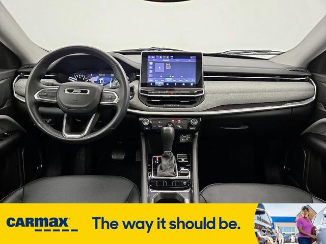 Photo of 2022 Gray Jeep Compass