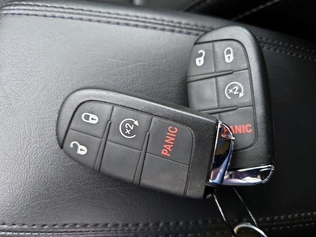 Photo of 2022 Gray Jeep Compass