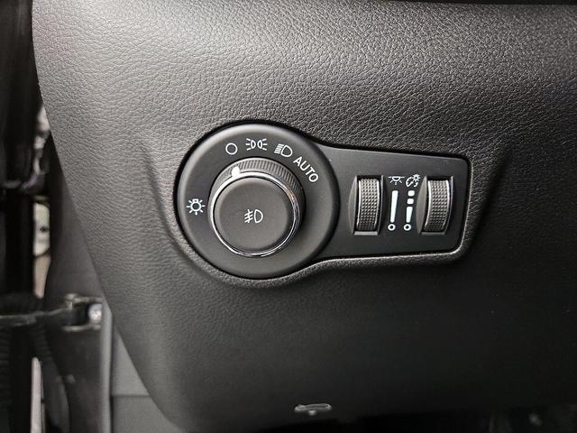 Photo of 2022 Gray Jeep Compass