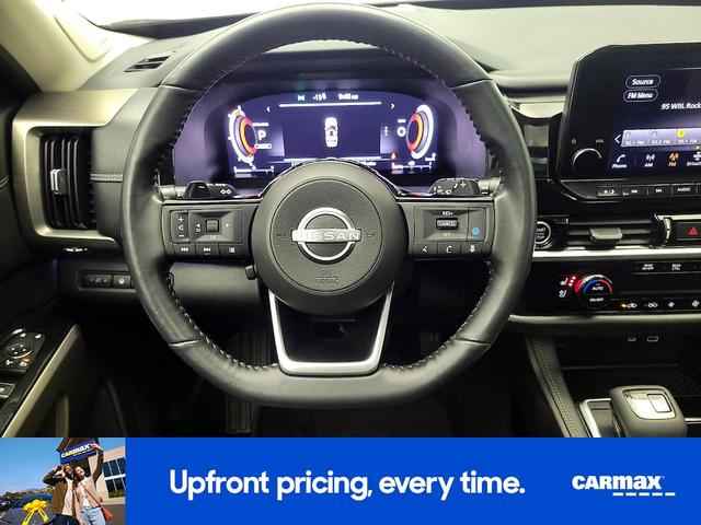Photo of 2022 White Nissan Pathfinder
