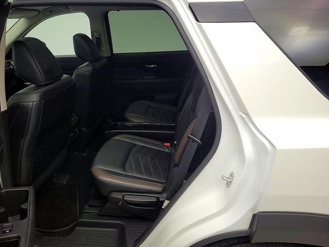 Photo of 2022 White Nissan Pathfinder