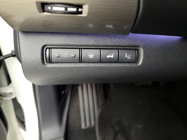 Photo of 2022 White Nissan Pathfinder