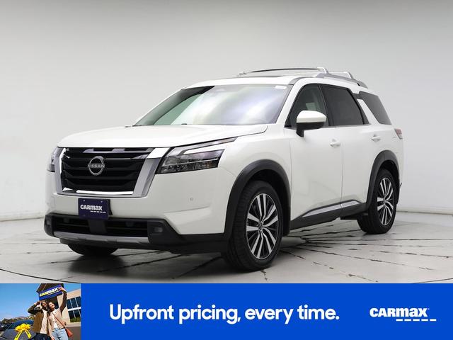 Photo of 2022 White Nissan Pathfinder