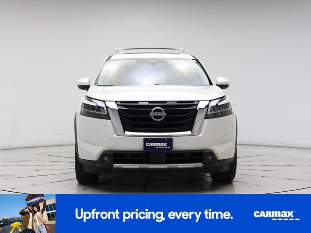 Photo of 2022 White Nissan Pathfinder