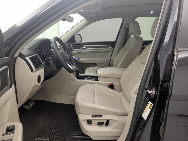 Photo of 2022 Black Volkswagen Atlas