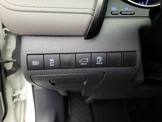 Photo of 2021 White Toyota Camry