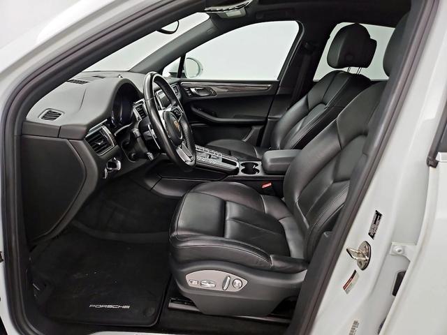 Photo of 2017 White Porsche Macan