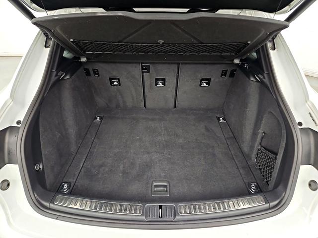 Photo of 2017 White Porsche Macan